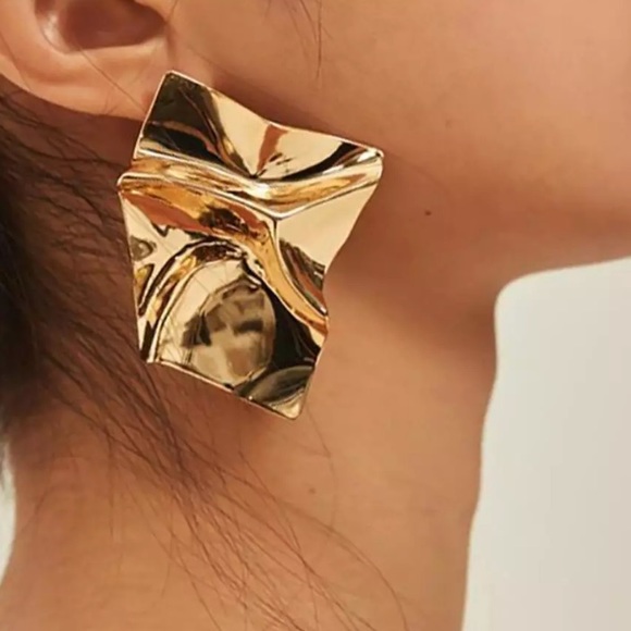 “Mirror, Mirror on the Wall” Crinkle Plate Earring - Picture 8 of 11